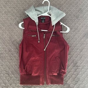 Hooded zip vest